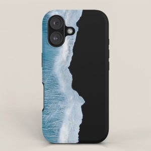 Minimalist wave crashing on a black sand beach in Iceland â Ocean Landscape Photography iPhone Case